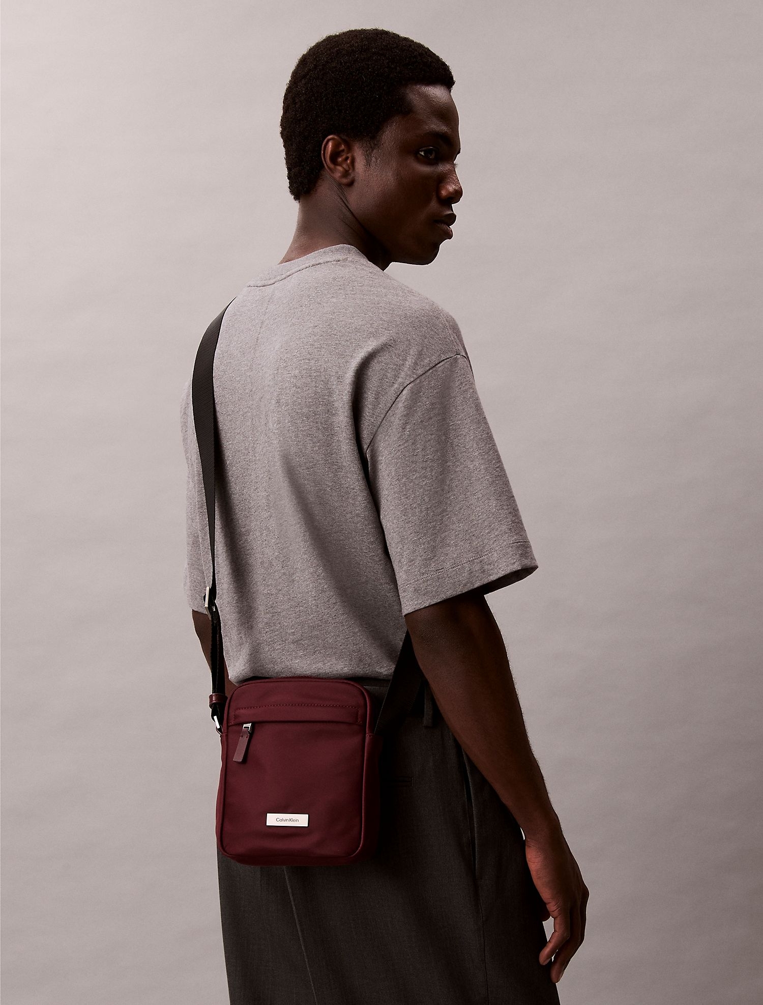Сумка Calvin Klein Matte Nylon Reporter Bag Decadent Chocolate
