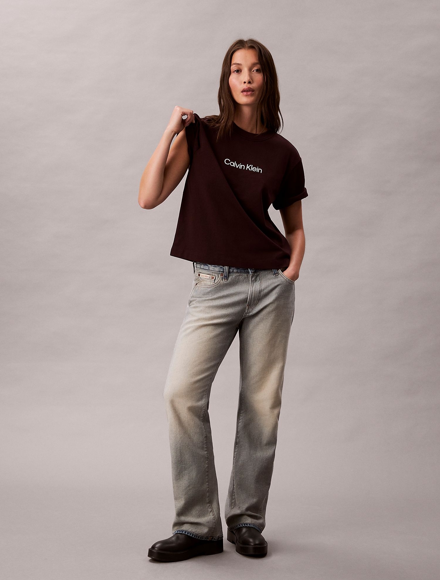 Футболка Calvin Klein Standard Logo Boxy Fit Crewneck T-Shirt Brown