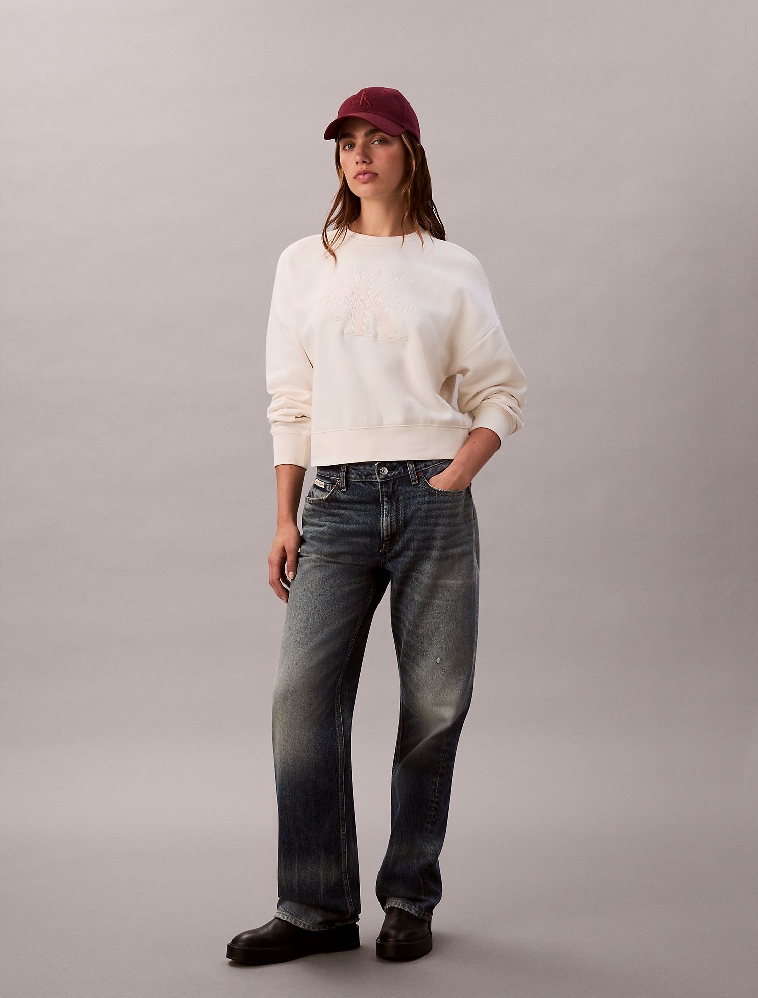 Свитшот Calvin Klein Fleece Velvet Monologo Graphic Relaxed Sweatshirt Tofu