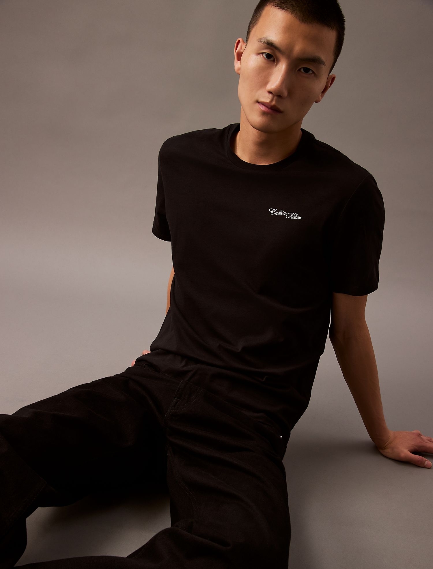 Футболка Calvin Klein Script Logo Classic Black Beauty