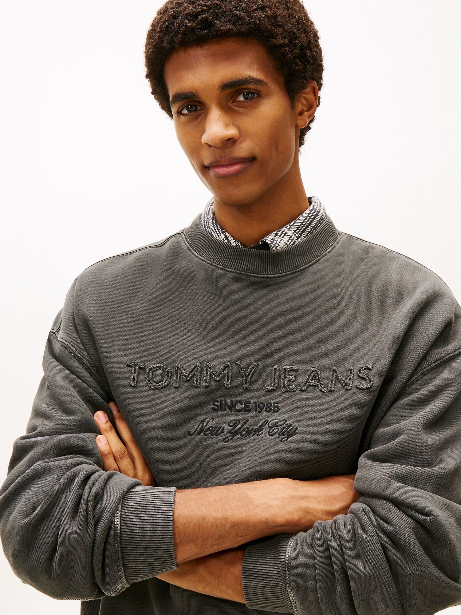 Свитшот Tommy Jeans Garment-Dyed Washed Black