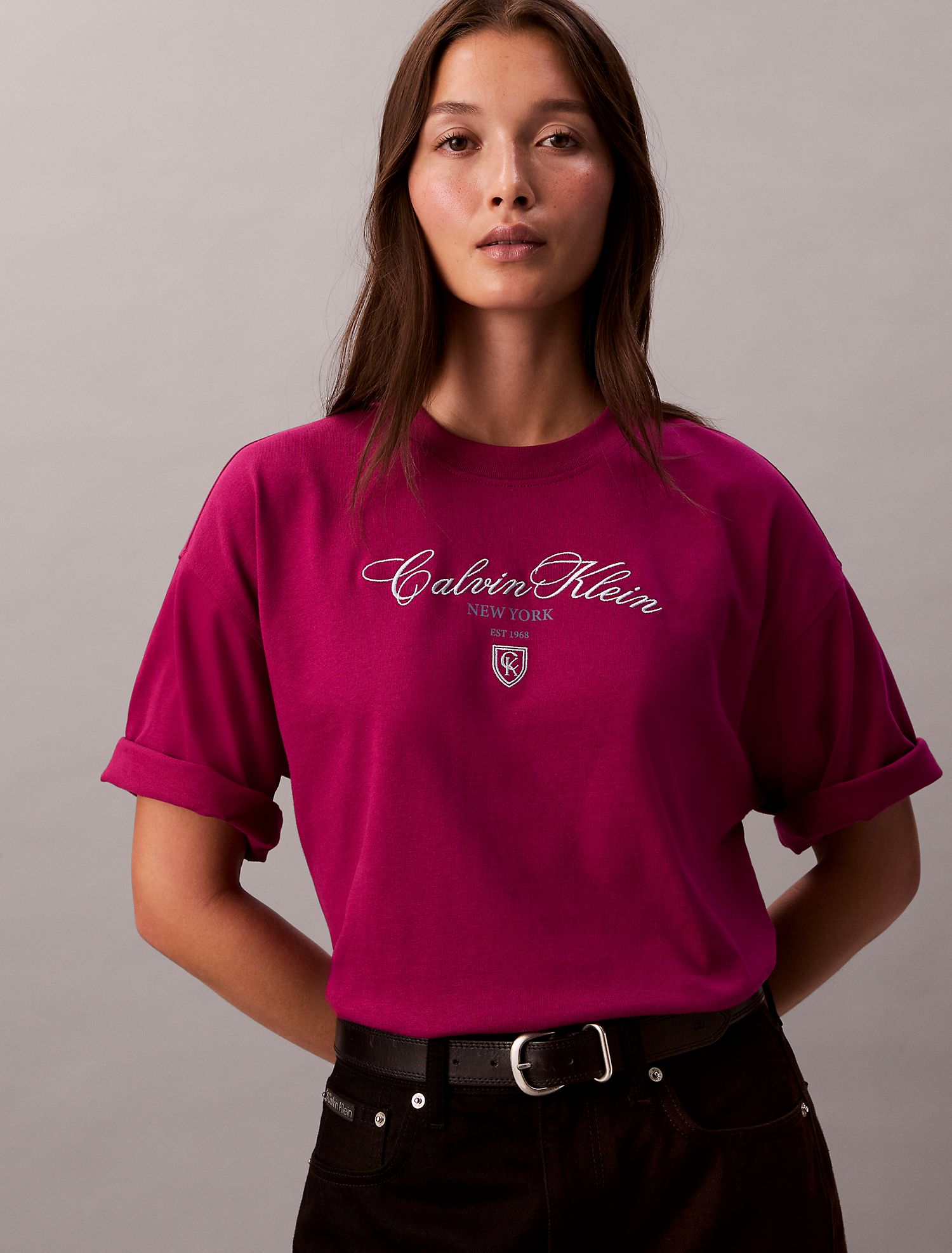 Футболка Calvin Klein Script Logo Graphic Relaxed Fruity Sangria